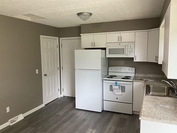 3rd image of 1851 Lakeview Dr #1851