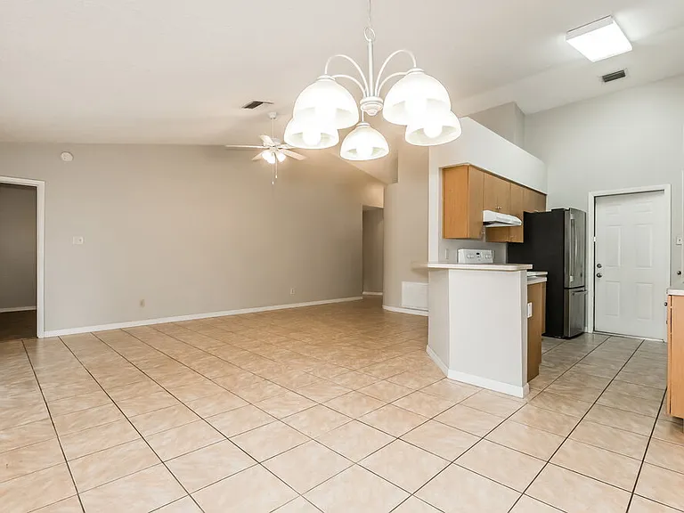 1440 Tiverton Dr — Photo 5
