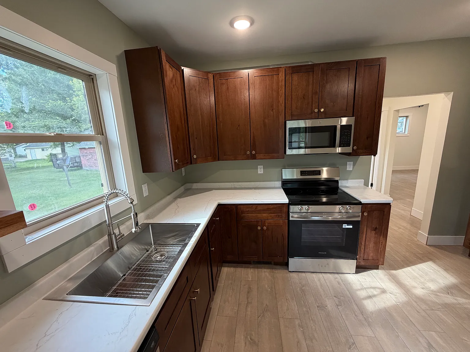 3 bed, 1050 sqft, $1,795 — Photo 2