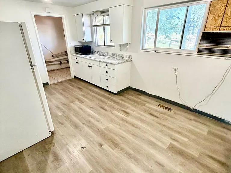 105 W 250 N 4 plex — Photo 5