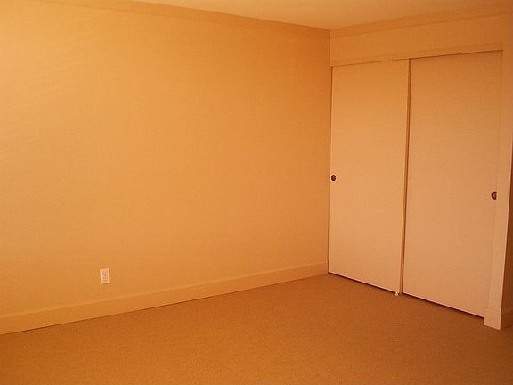 4th image of 1630 Shenandoah Dr E #205