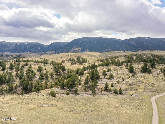 5th image of 7 Hawk Ridge Rd