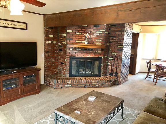 3rd image of 812 W Birmingham St