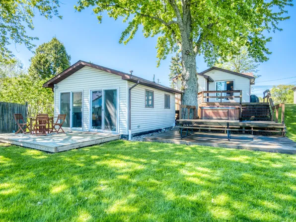 6132 W Houghton Lake Dr, Houghton Lake, MI 48629