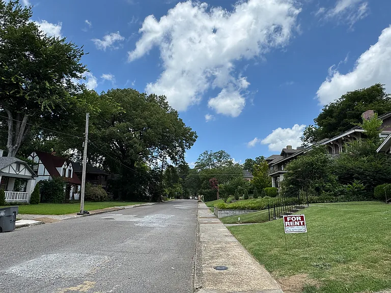 688 S Mansfield St — Photo 25
