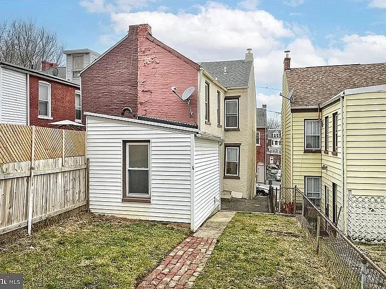 654 Poplar St — Photo 18