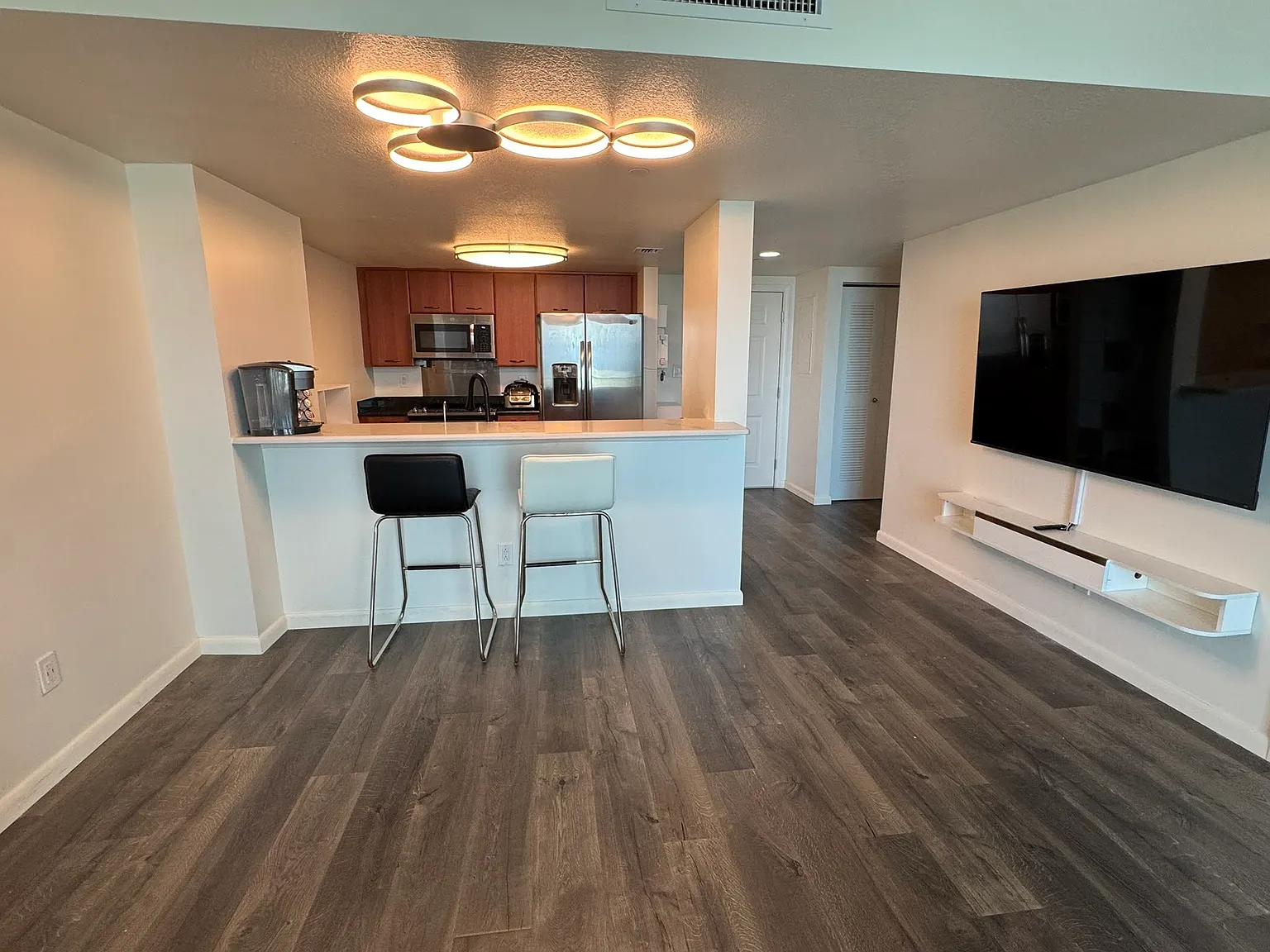 1 bed, 703 sqft, $2,400 — Photo 2