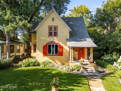 412 S 6th St, Grand Forks, ND, 58201