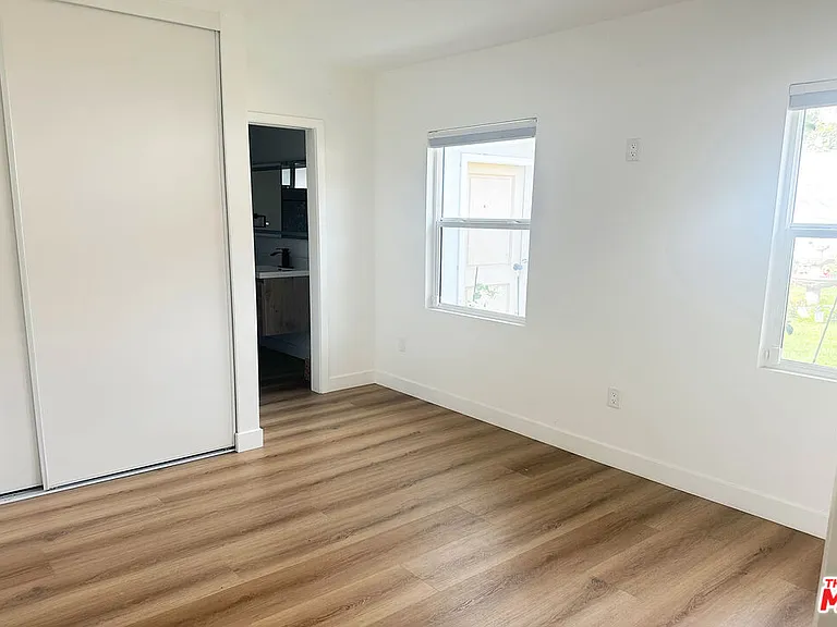 5928 S La Brea Ave — Photo 7