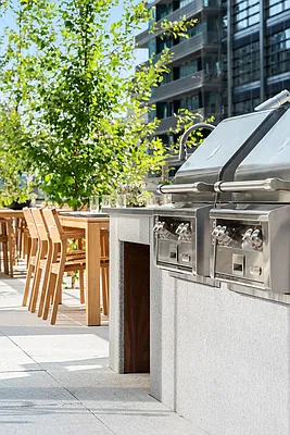 Rented by Extell Marketing Group LLC | media 48