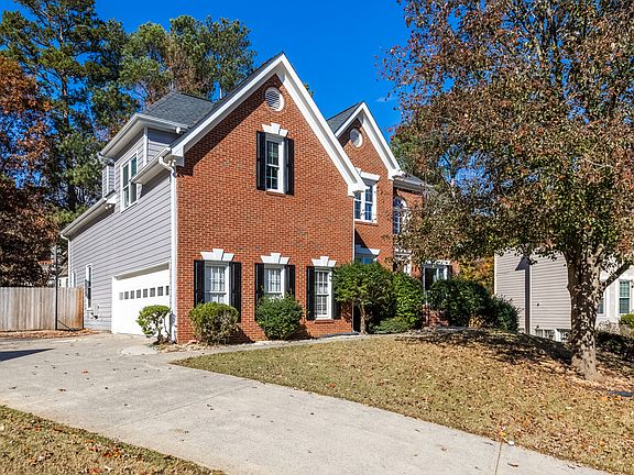 3rd image of 1085 Maple Hollow Ct