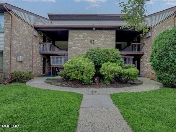 82 Amberly Drive #D, Manalapan, NJ 07726
