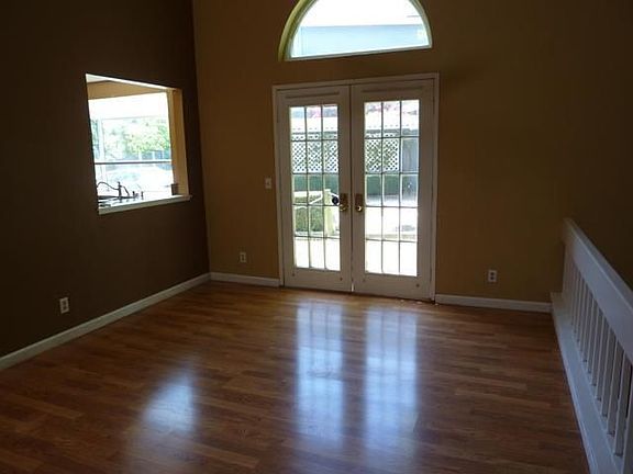 5th image of 214 Seawind Dr