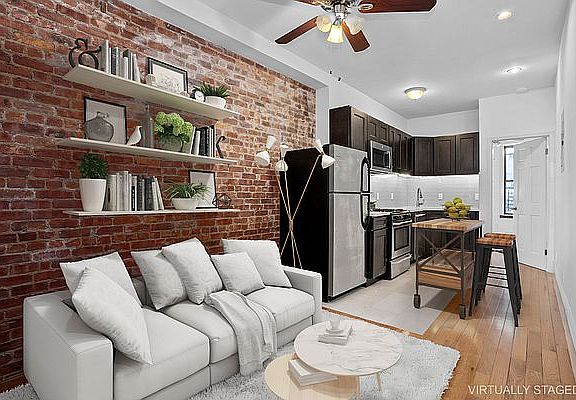 3rd image of 637 Sterling Pl APT 2R