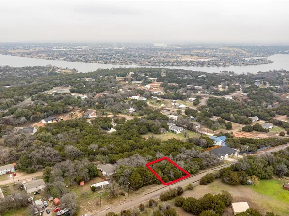 924 Ports O Call Dr, Granbury, TX 76048