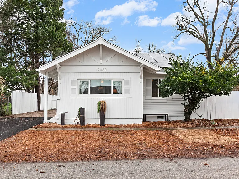 17480 Pine St — Photo 1
