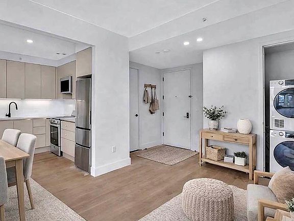 2nd image of 130 Hope St #721A