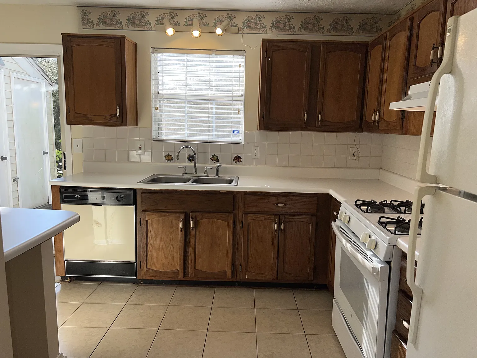 5765 Wells Circle - 1 — Photo 2