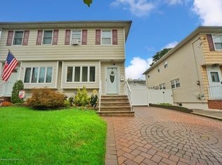 25 Ray St, Staten Island, NY 10312