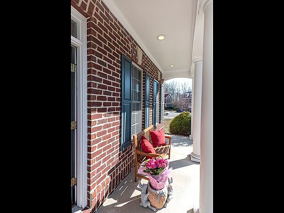 4th image of 9225 Treasure Oak Ct