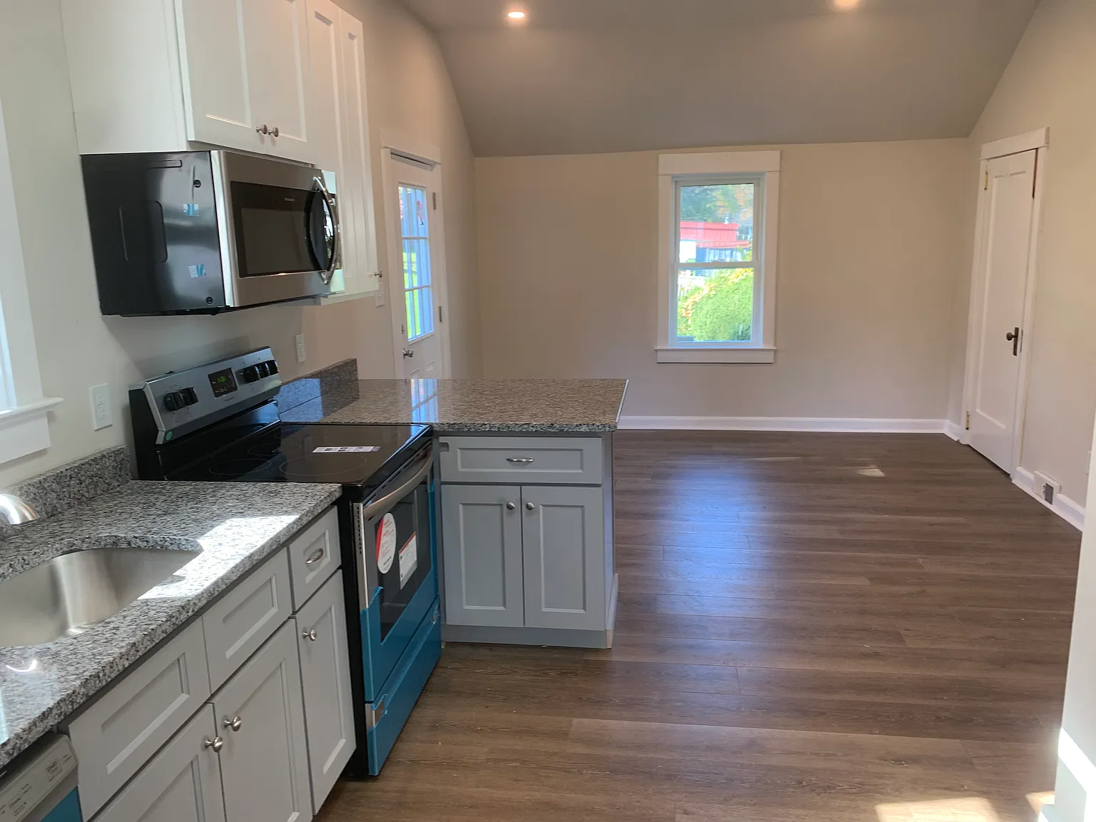 2 bed, 650 sqft, $1,800 — Photo 4