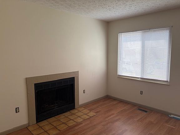 3rd image of 1840 Laramie Dr