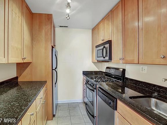 3rd image of 1730 Arlington Blvd APT 605