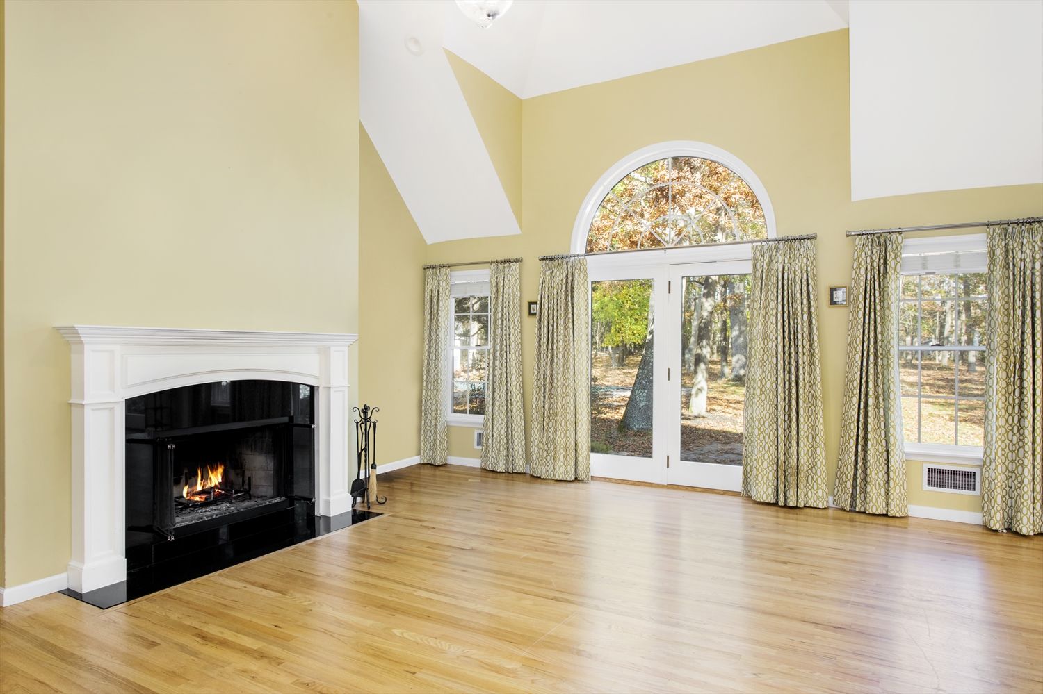  Great Room with Sliders 