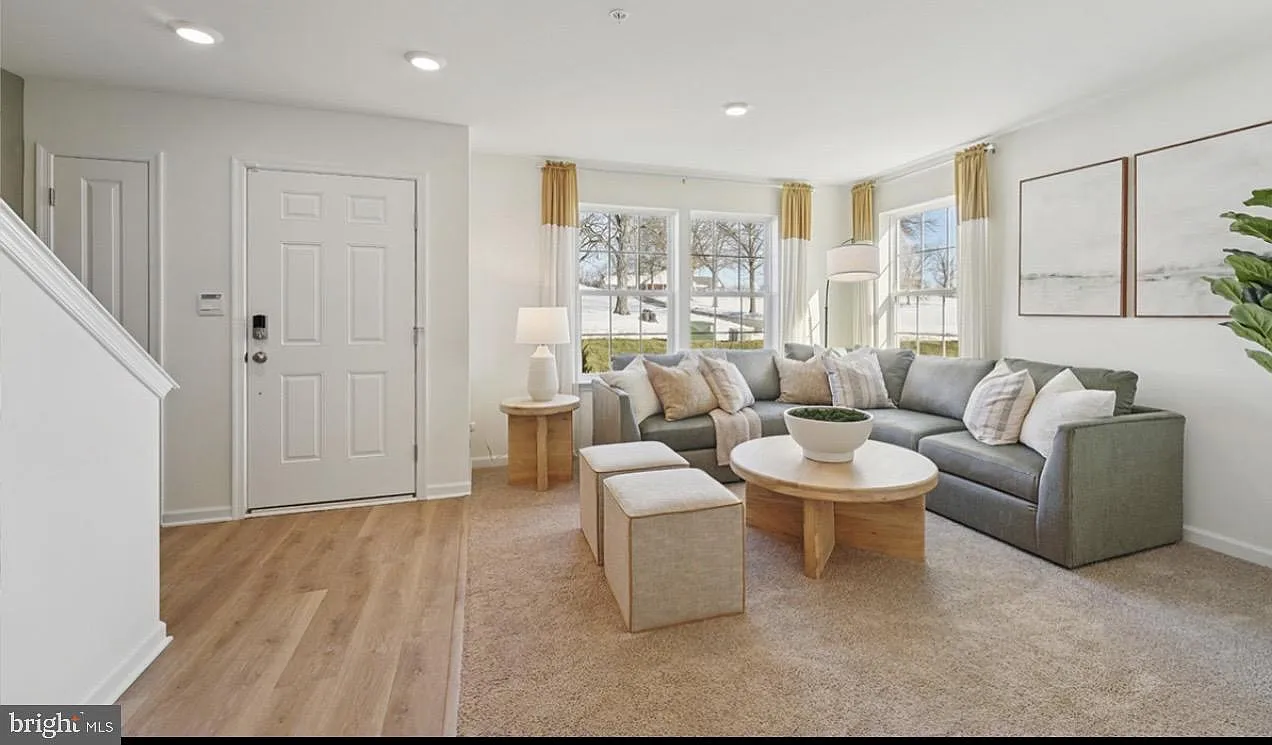 3 bed, 2.5 bath, 1763 sqft, $3,350 — Photo 2