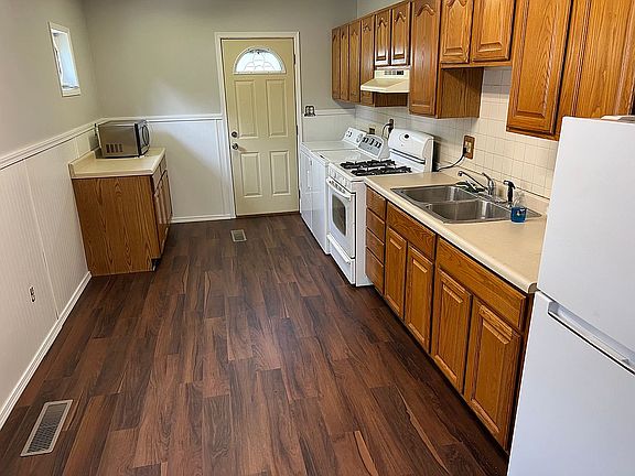 5th image of 3706 Nebraska Dr