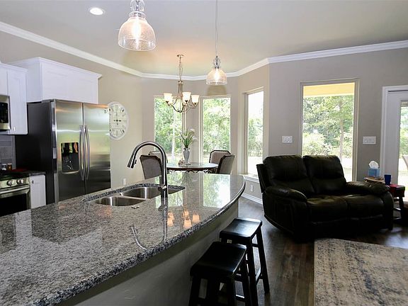 4th image of 1303 Frankie Ln