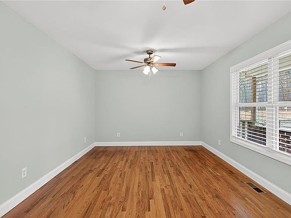 5th image of 256 Astin Creek Rd