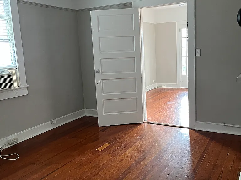 4649 Clara St — Photo 9