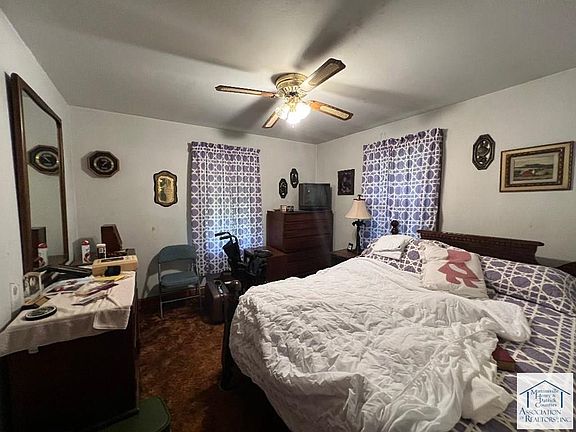 4th image of 1033 College Dr