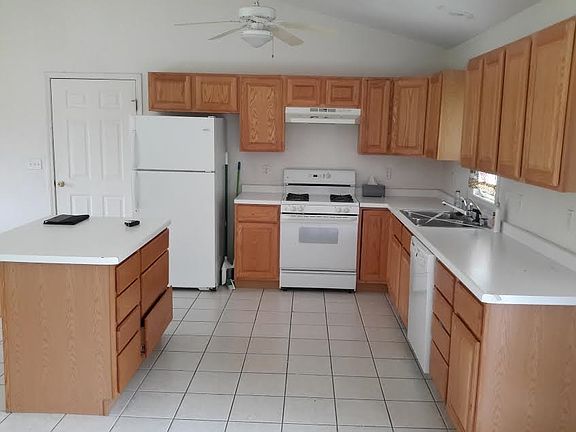 3rd image of 2530 Whale Ave