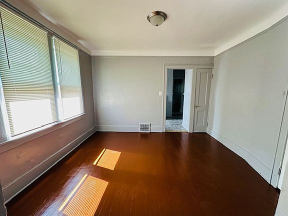 5th image of 9917-19 Woodside Ave #2B-1BA-800SQFT