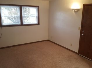 3390 Foothill Rd APT 4, Dubuque, IA 52002