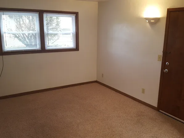 3390 Foothill Rd APT 4, Dubuque, IA 52002