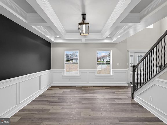 3rd image of 1021 W Maple Ave