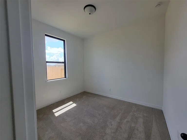 21651 Foxes Trove Trl — Photo 13