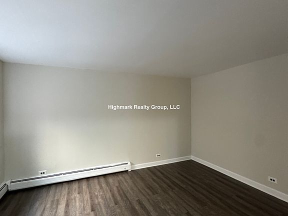 3rd image of 5917 N Kenmore Ave #207A