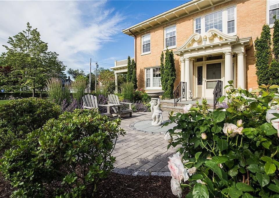 28 W Main Rd, Middletown, RI 02842 Zillow