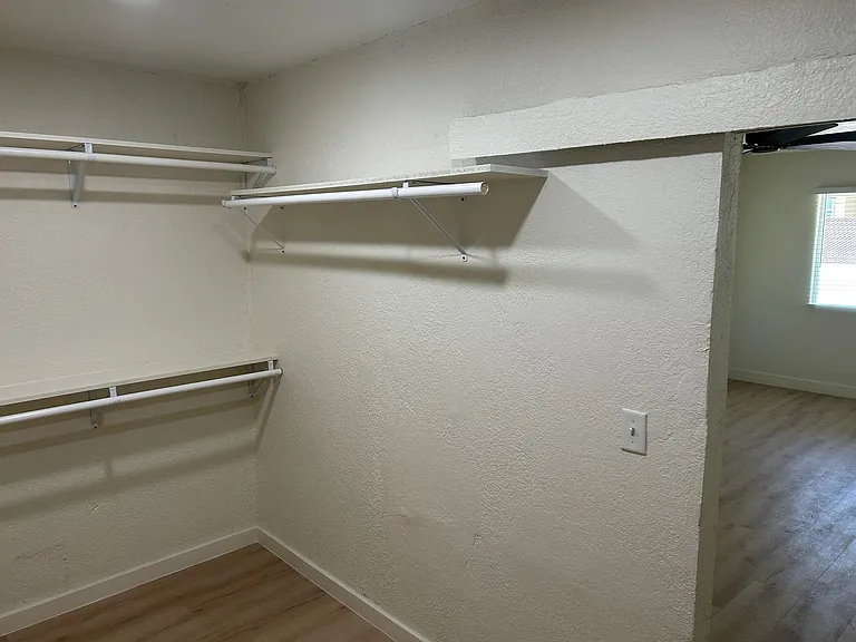 2405 E Dortha Ave — Photo 20