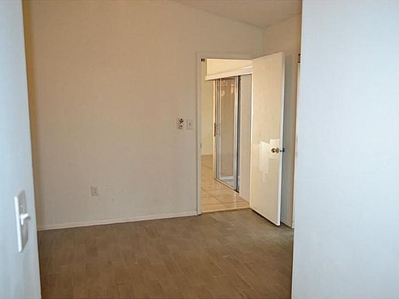 2nd image of 21353 NE 8th Ct APT 03