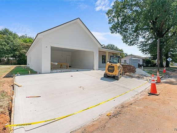 3rd image of 2511 Harrison St