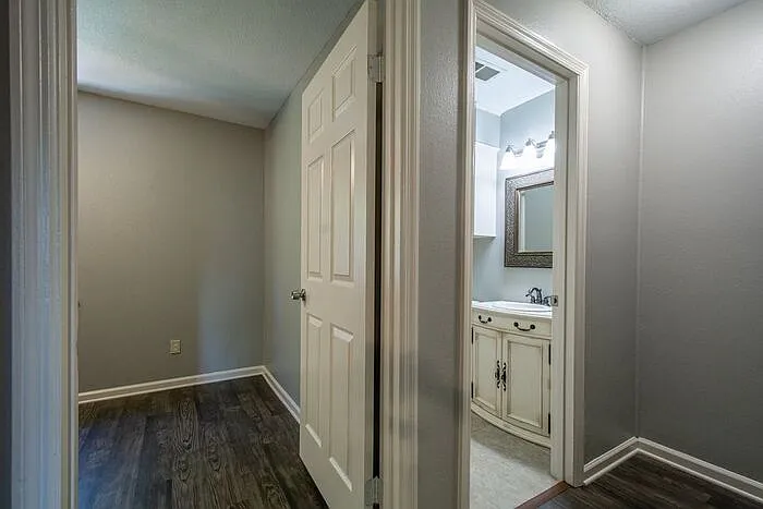 8120 W Markham St #5 — Photo 21