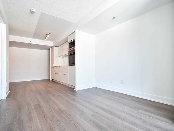 5th image of 318 Richmond St W #408