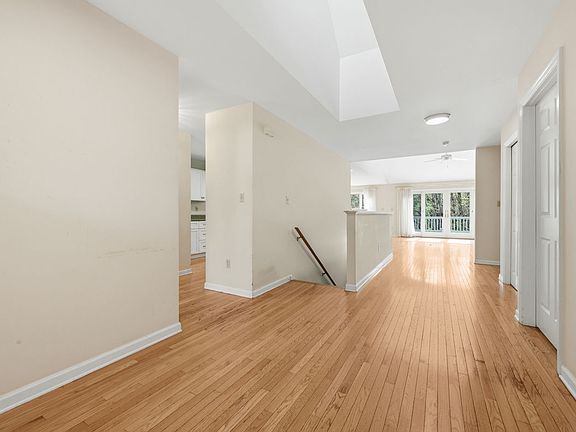 4th image of 327 Hidden Falls Ct