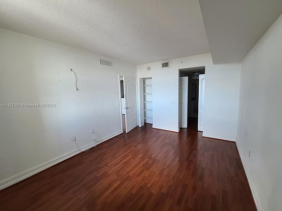4th image of 117 NW 42nd Ave APT 1409