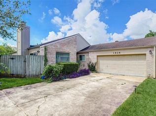 1826 Meadowlocke Ln, Sugar Land, TX 77478